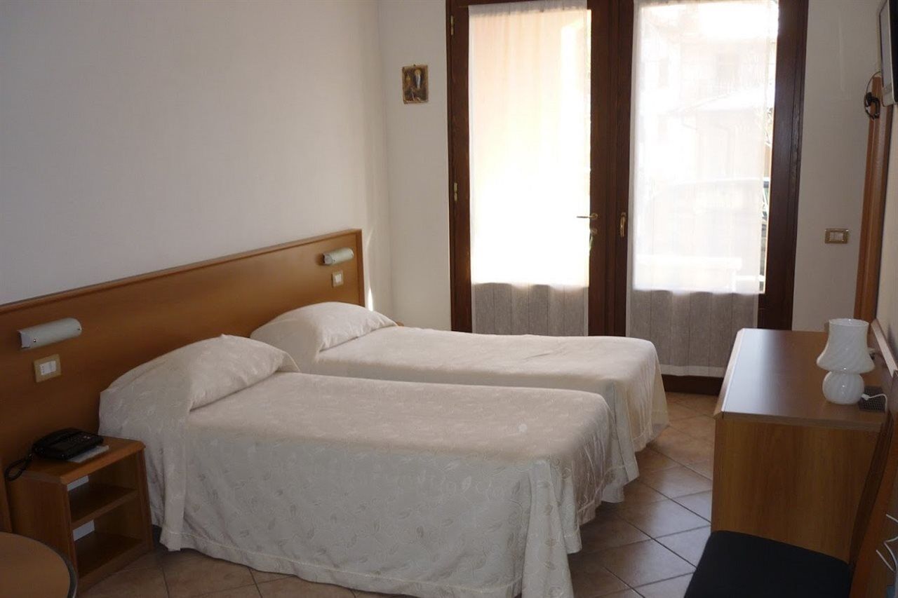 Hotel Breglia Lake Como Екстер'єр фото